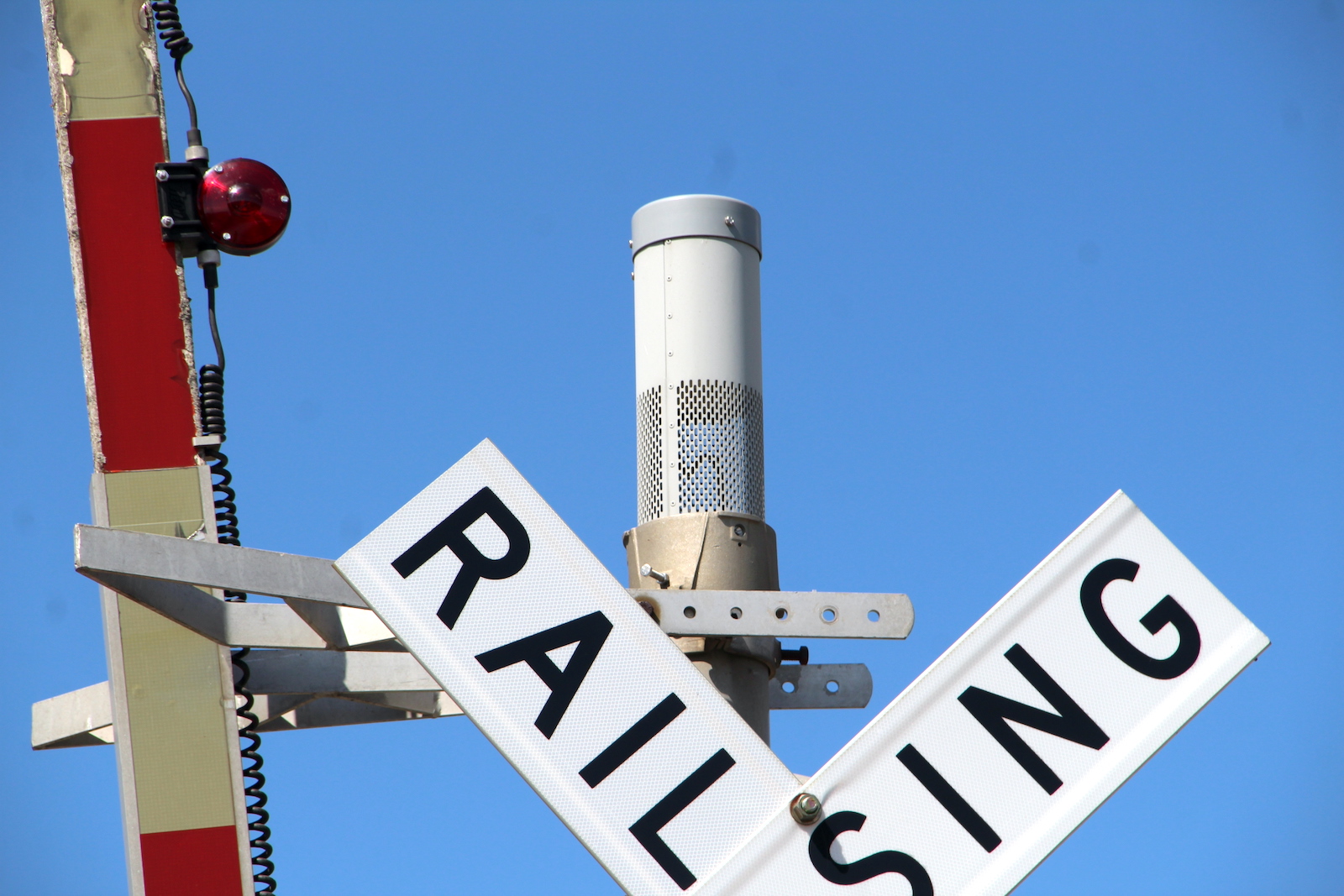 CR 800 N. (Farina, IL)